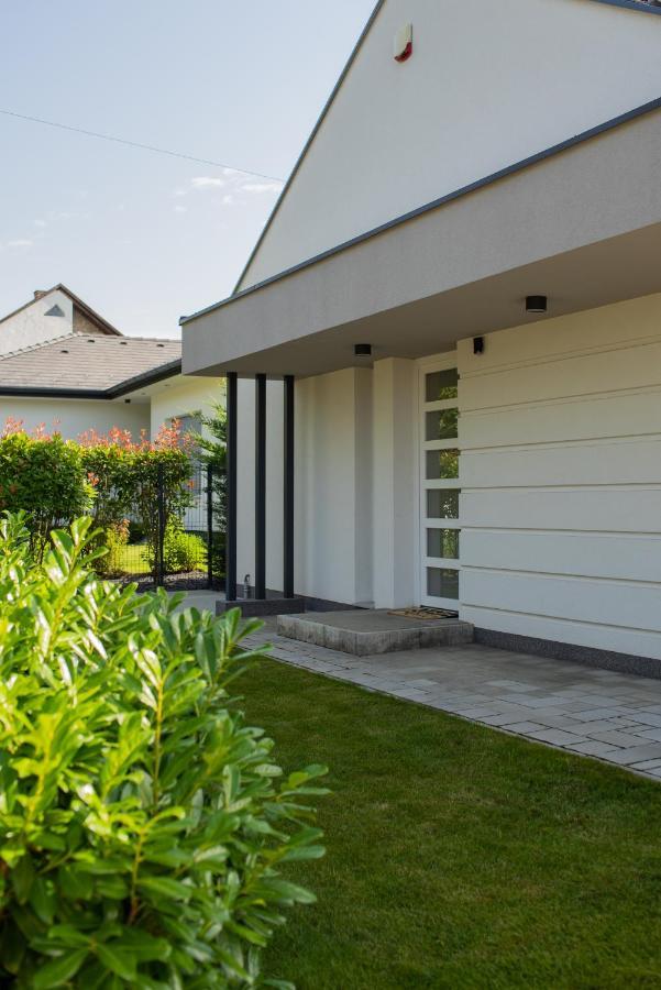 Twins Apartman Heviz Bagian luar foto
