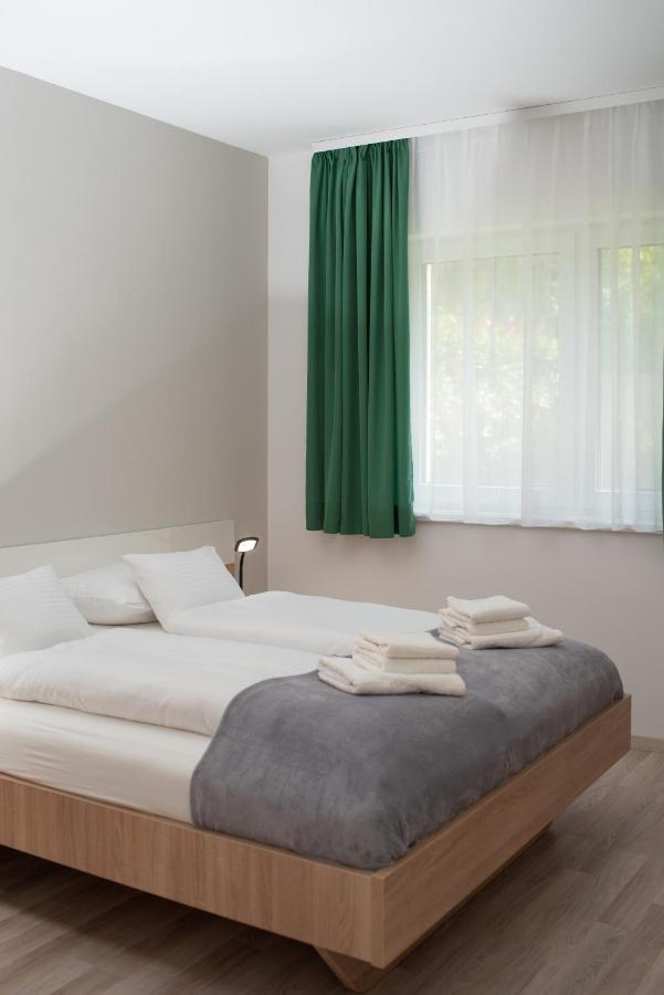 Twins Apartman Heviz Bagian luar foto