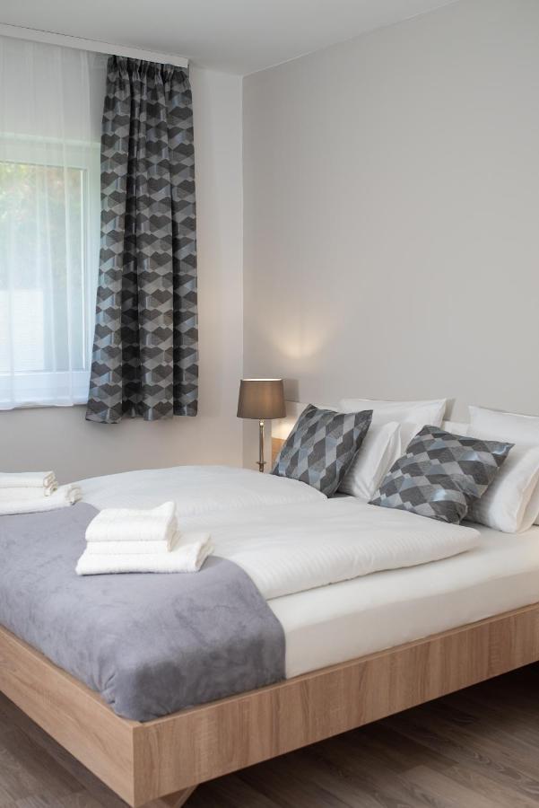 Twins Apartman Heviz Bagian luar foto