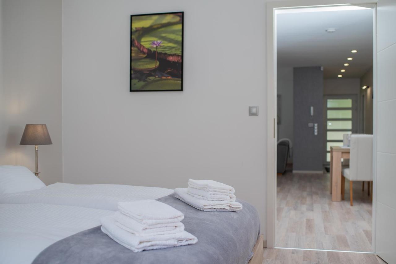 Twins Apartman Heviz Bagian luar foto