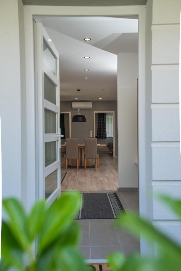 Twins Apartman Heviz Bagian luar foto