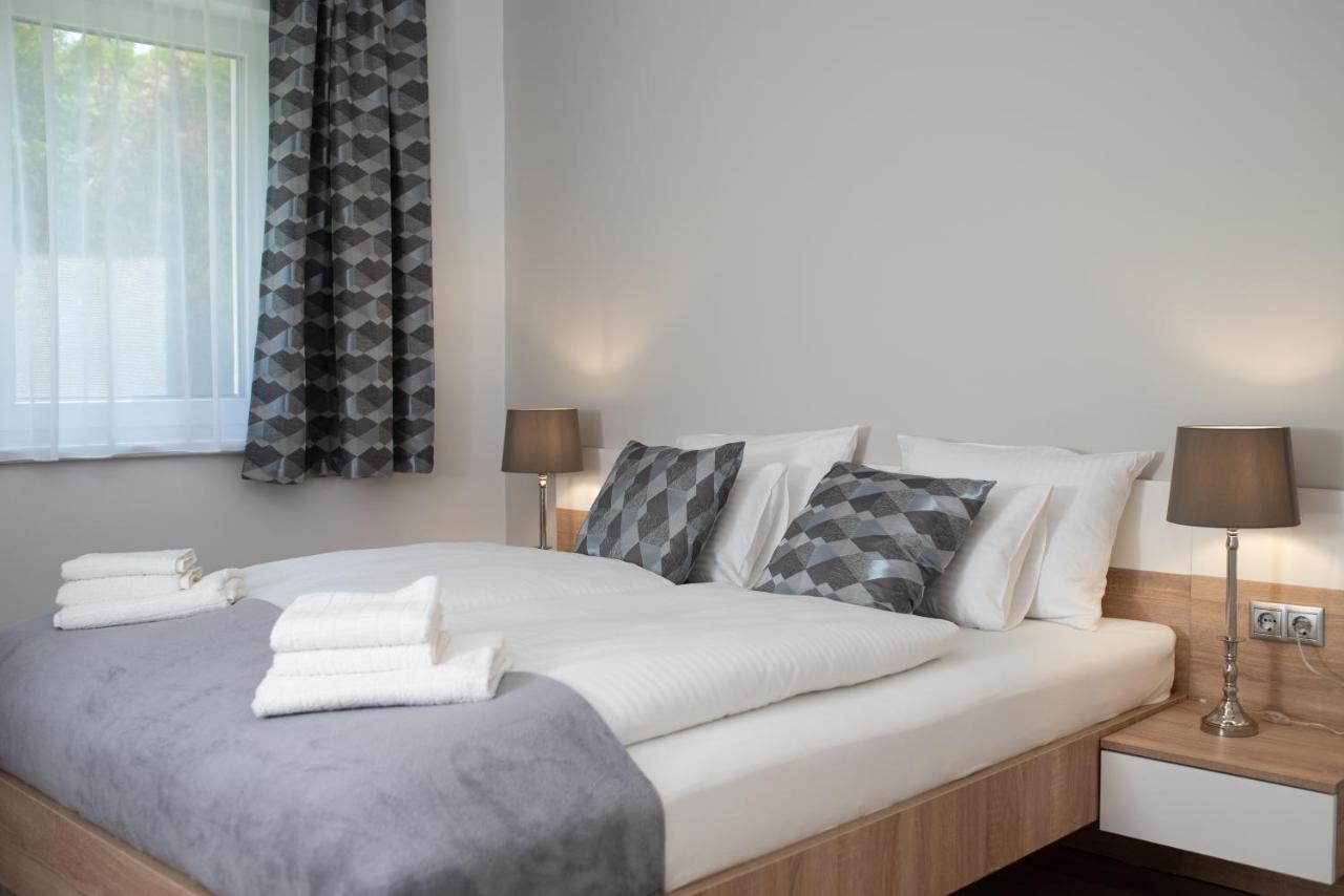 Twins Apartman Heviz Bagian luar foto