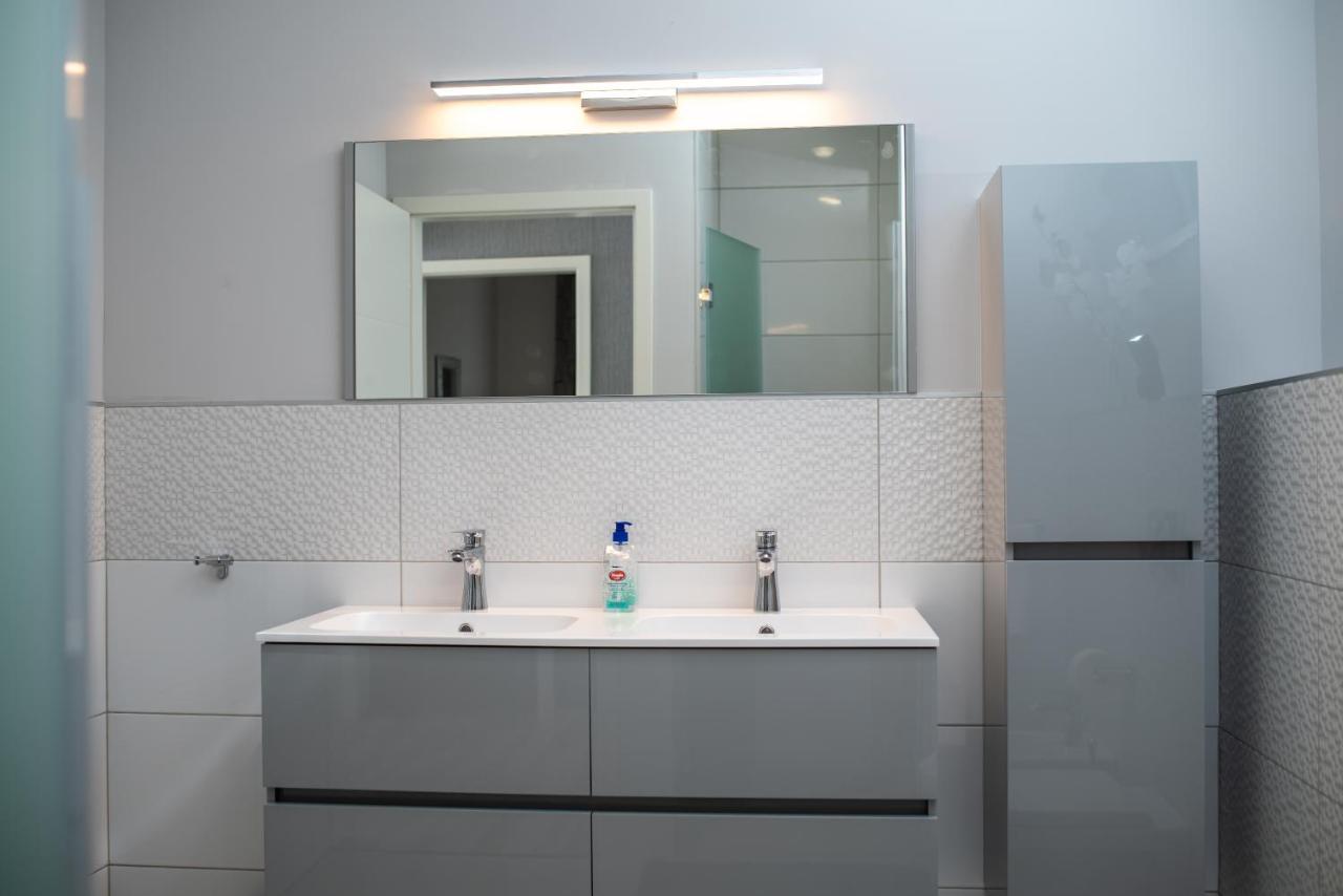 Twins Apartman Heviz Bagian luar foto