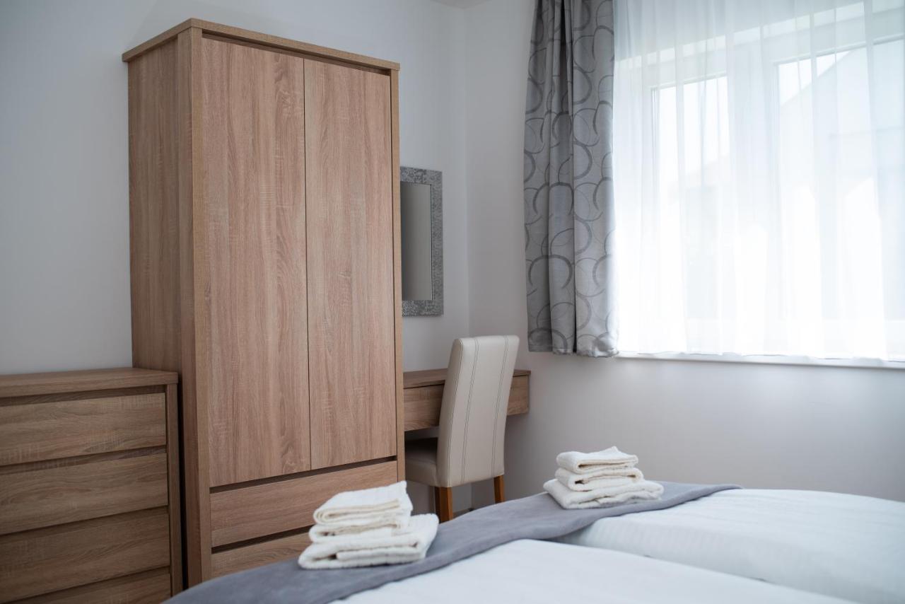 Twins Apartman Heviz Bagian luar foto