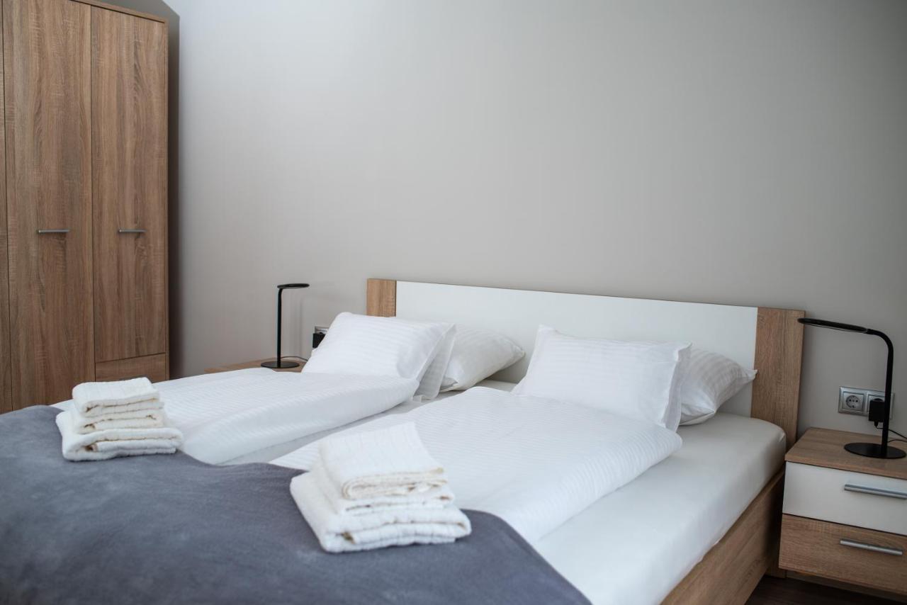 Twins Apartman Heviz Bagian luar foto