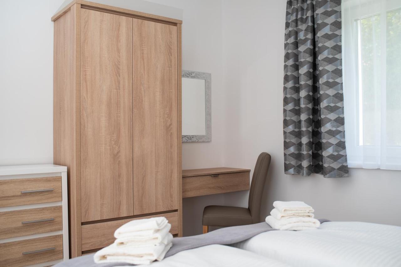 Twins Apartman Heviz Bagian luar foto
